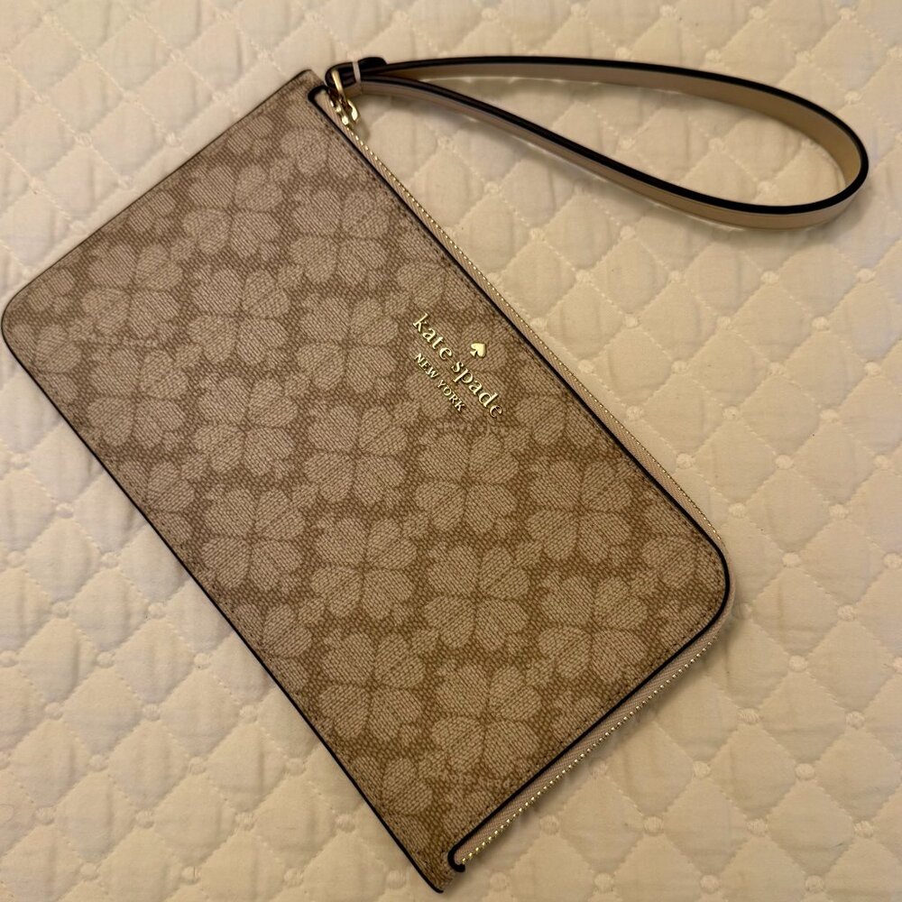 Kate Spade Zippered Lucy Wristlet Wallet Brand New Signature Flower Print